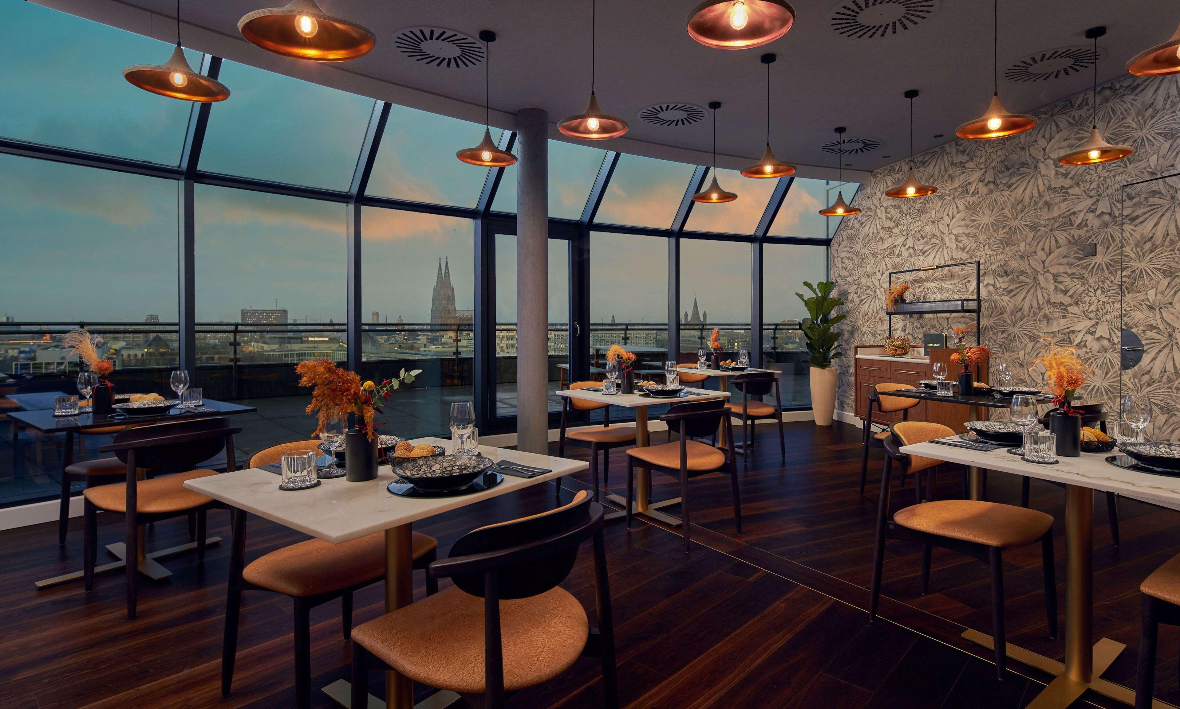 Hotel Wasserturm Cologne, Curio Collection By Hilton Cologne